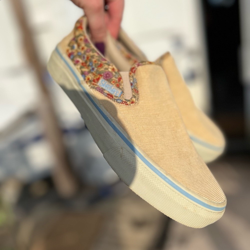 Sketchers corduroy vans-style slip on shoes size w7.5.